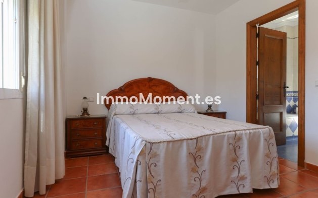 Reventa - Villa - Interior  - Guaro