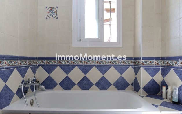 Reventa - Villa - Interior  - Guaro