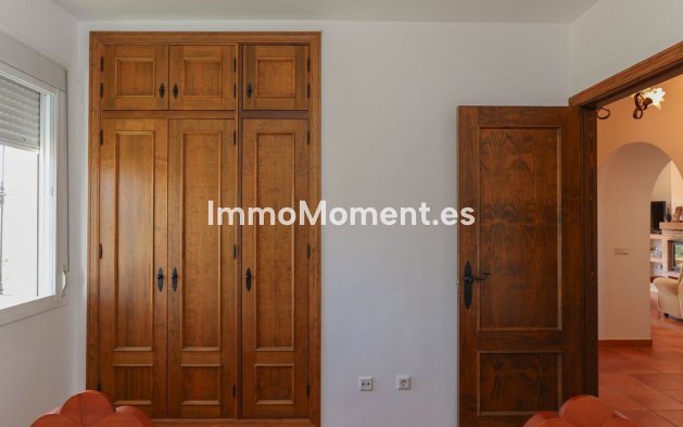 Reventa - Villa - Interior  - Guaro