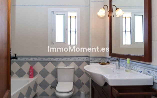 Reventa - Villa - Interior  - Guaro
