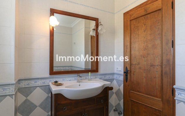 Reventa - Villa - Interior  - Guaro