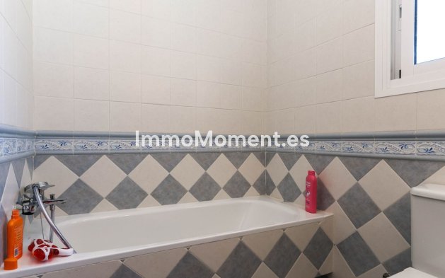 Reventa - Villa - Interior  - Guaro