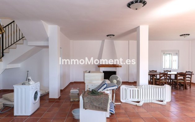 Reventa - Villa - Interior  - Guaro