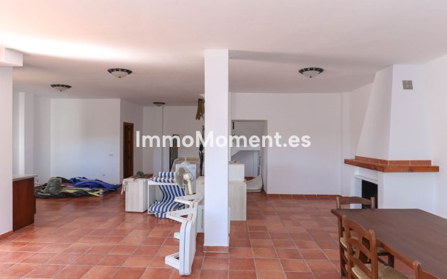 Reventa - Villa - Interior  - Guaro