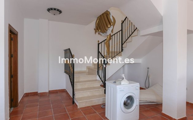 Reventa - Villa - Interior  - Guaro