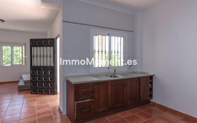 Reventa - Villa - Interior  - Guaro