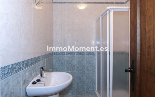 Reventa - Villa - Interior  - Guaro