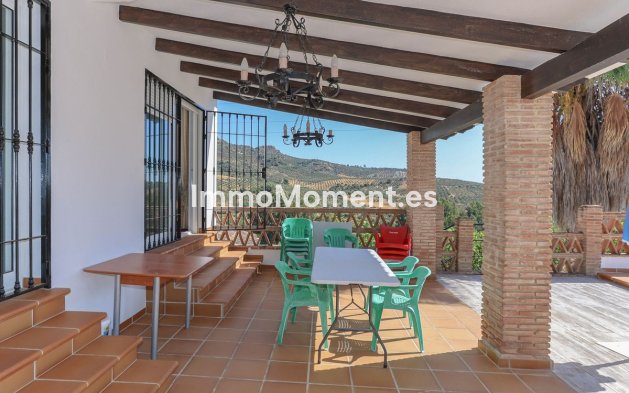 Reventa - Villa - Interior  - Guaro