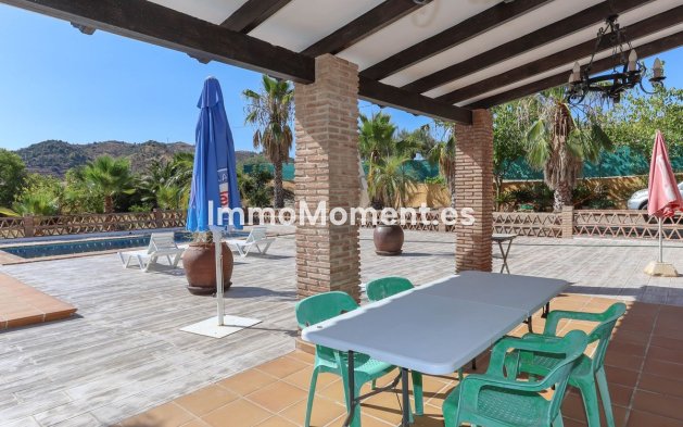 Reventa - Villa - Interior  - Guaro