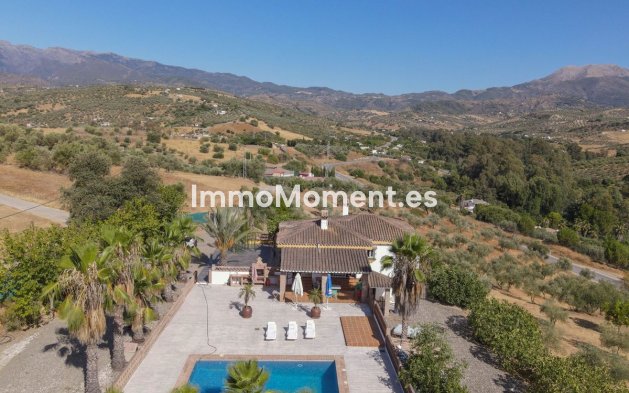 Reventa - Villa - Interior  - Guaro