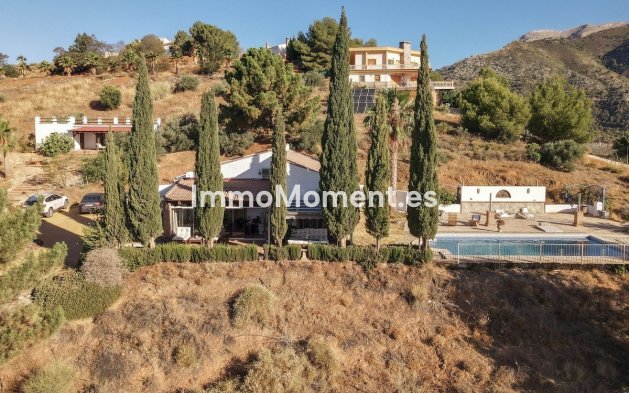 Revente - Villa individuelle - Intérieur                       - Alozaina