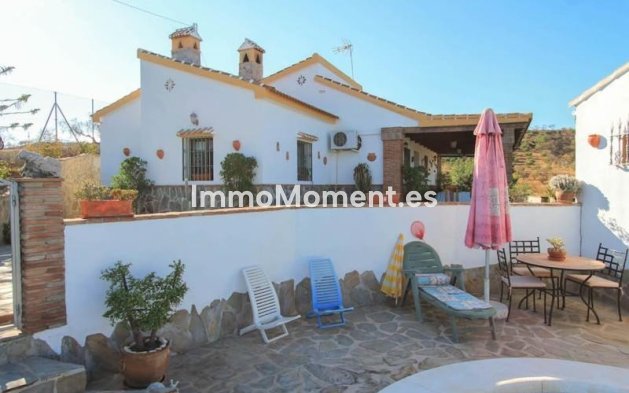 Wiederverkauf - Villa -   Inländisch - Guaro