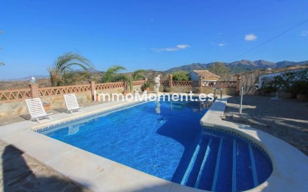 Wiederverkauf - Villa -   Inländisch - Guaro