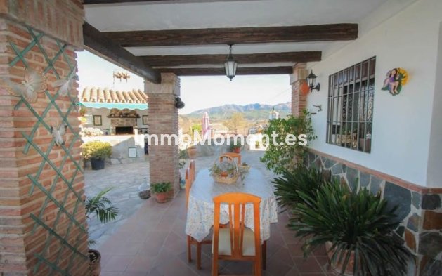 Wiederverkauf - Villa -   Inländisch - Guaro