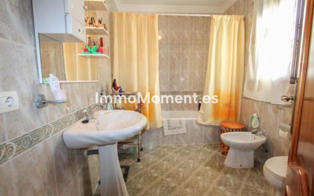 Wiederverkauf - Villa -   Inländisch - Guaro