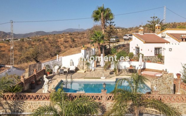 Wiederverkauf - Villa -   Inländisch - Guaro