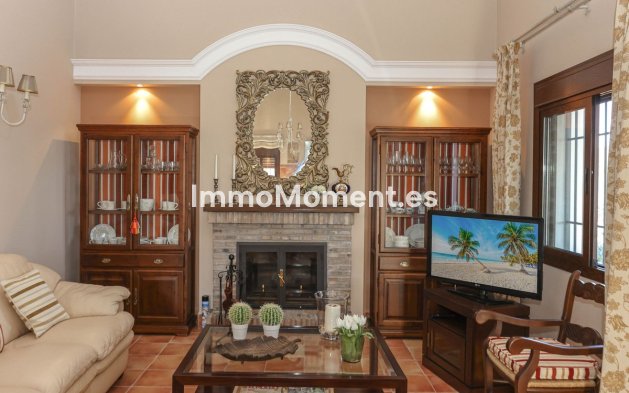 Reventa - Villa - Interior  - Guaro