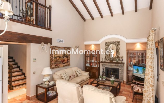 Reventa - Villa - Interior  - Guaro