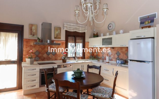 Reventa - Villa - Interior  - Guaro