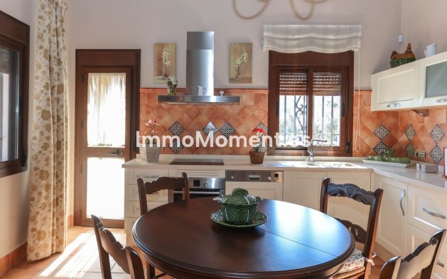 Reventa - Villa - Interior  - Guaro