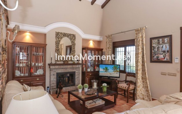 Reventa - Villa - Interior  - Guaro