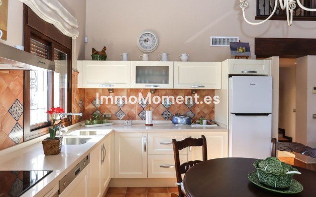 Reventa - Villa - Interior  - Guaro