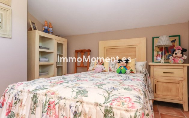 Reventa - Villa - Interior  - Guaro