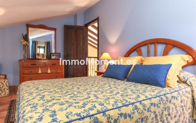 Reventa - Villa - Interior  - Guaro