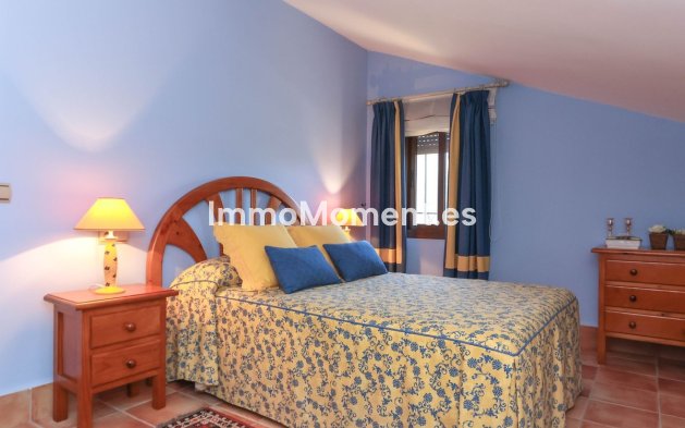 Reventa - Villa - Interior  - Guaro