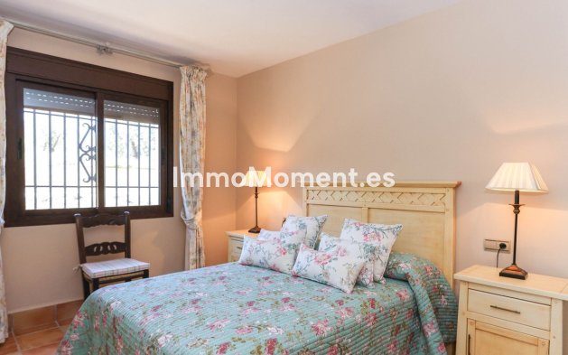 Reventa - Villa - Interior  - Guaro