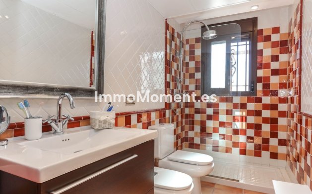 Reventa - Villa - Interior  - Guaro