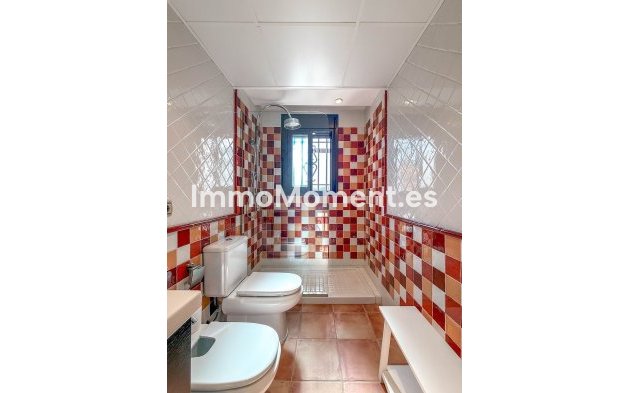 Reventa - Villa - Interior  - Guaro