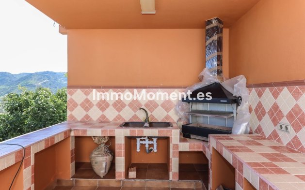 Reventa - Villa - Interior  - Guaro