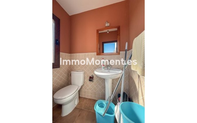 Reventa - Villa - Interior  - Guaro