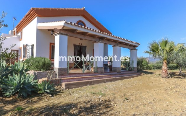 Reventa - Villa - Interior  - Guaro