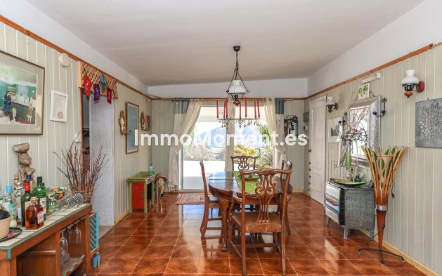 Reventa - Villa - Interior  - Guaro