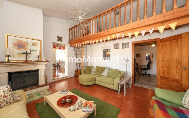 Reventa - Villa - Interior  - Guaro