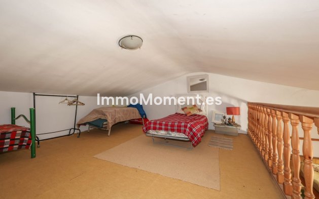 Reventa - Villa - Interior  - Guaro