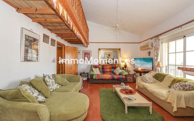 Reventa - Villa - Interior  - Guaro