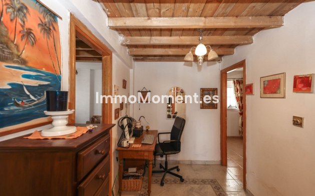 Reventa - Villa - Interior  - Guaro