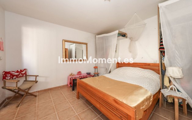 Reventa - Villa - Interior  - Guaro