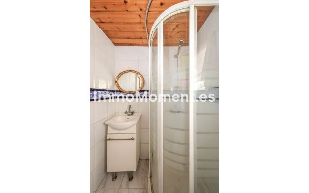 Reventa - Villa - Interior  - Guaro