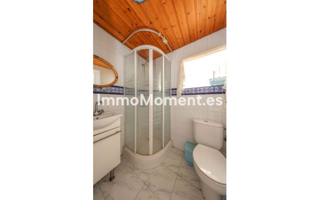 Reventa - Villa - Interior  - Guaro