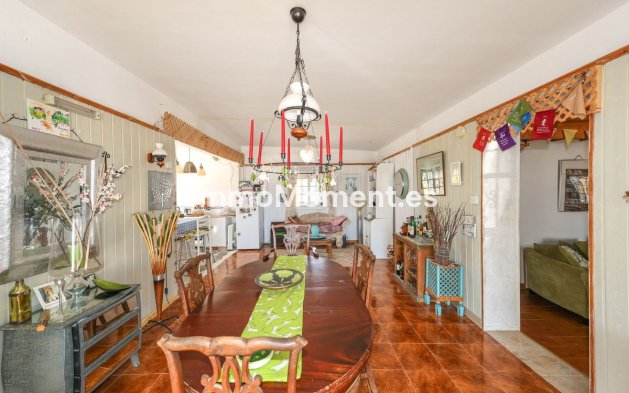 Reventa - Villa - Interior  - Guaro