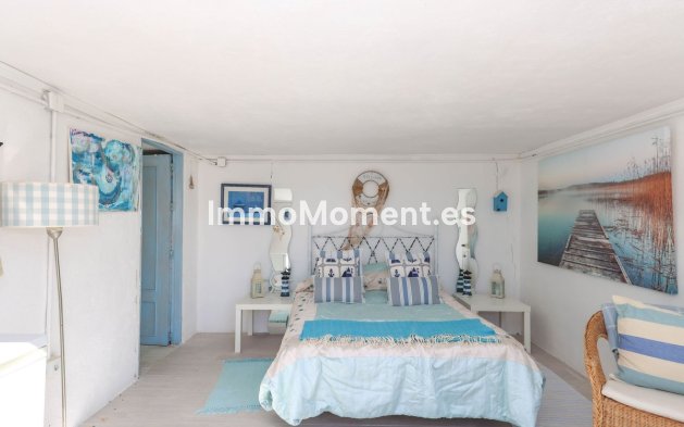 Reventa - Villa - Interior  - Guaro