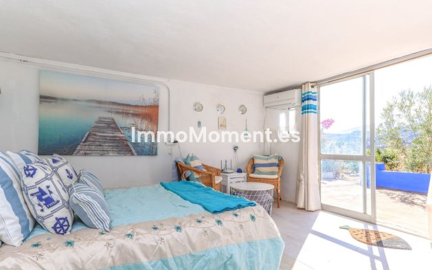 Reventa - Villa - Interior  - Guaro