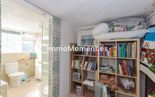 Reventa - Villa - Interior  - Guaro