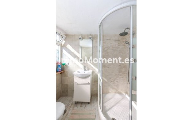 Reventa - Villa - Interior  - Guaro