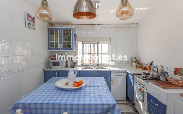 Reventa - Villa - Interior  - Guaro