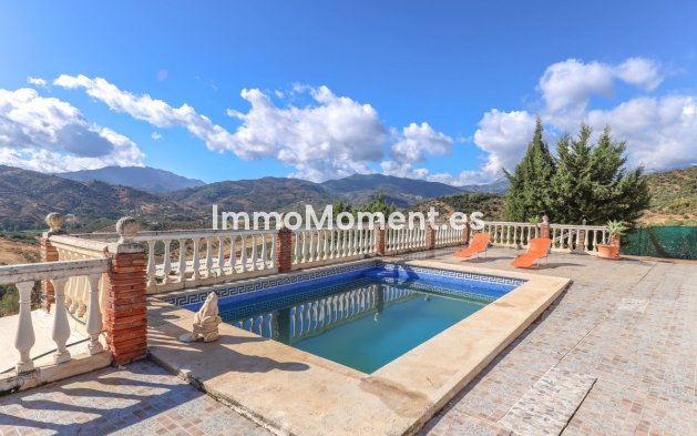 Reventa - Villa - Interior  - Guaro